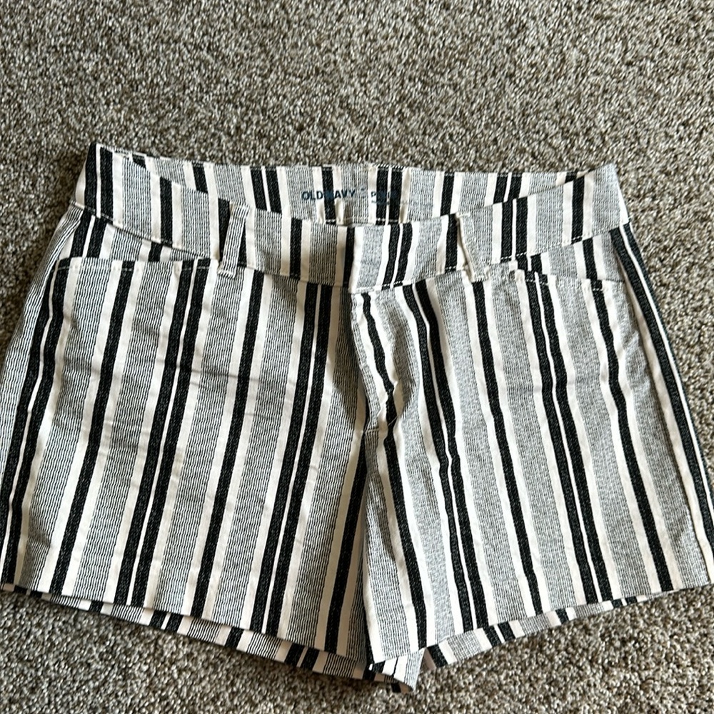 Size 4 Old Navy Pixie shorts